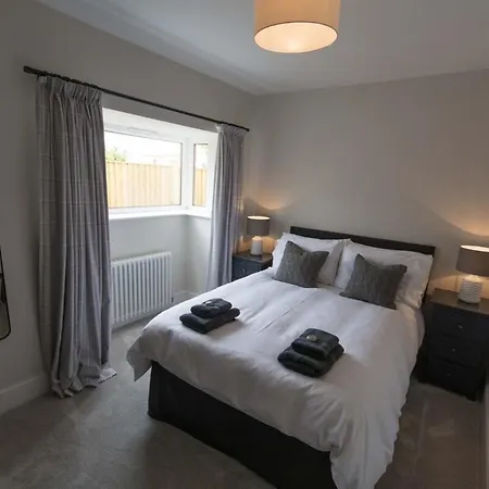 York - Entire With Parking And Garden Nether Poppleton