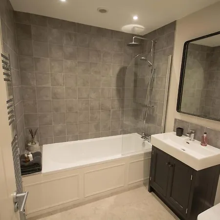 York - Entire With Parking And Garden