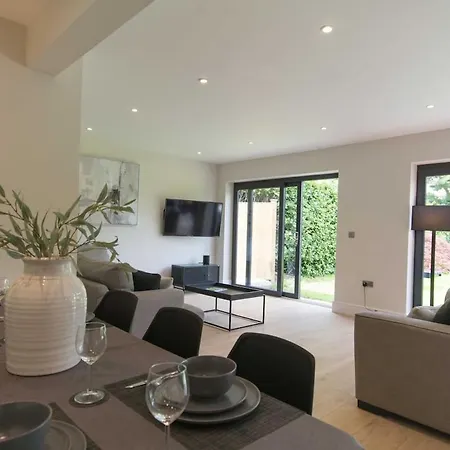 York - Entire With Parking And Garden *